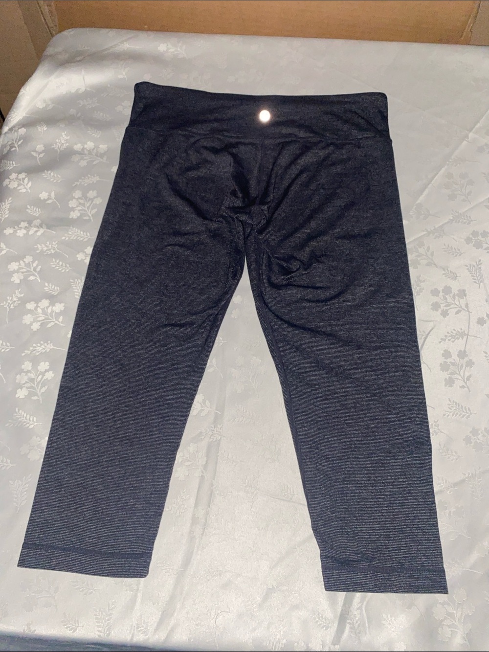 Lululemon Dark Gray Heather Crop Leggings Sz 10 - Picture 2 of 3